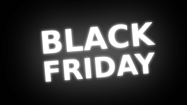 Na imagem, está escrito "black friday". O artigo discute se a expressão é um estrangeirismo ou um empréstimo linguístico.